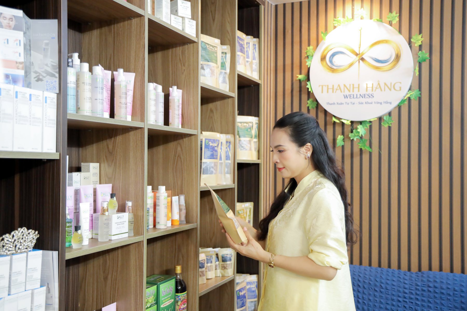 Kệ sản phẩm chăm sóc tại nhà